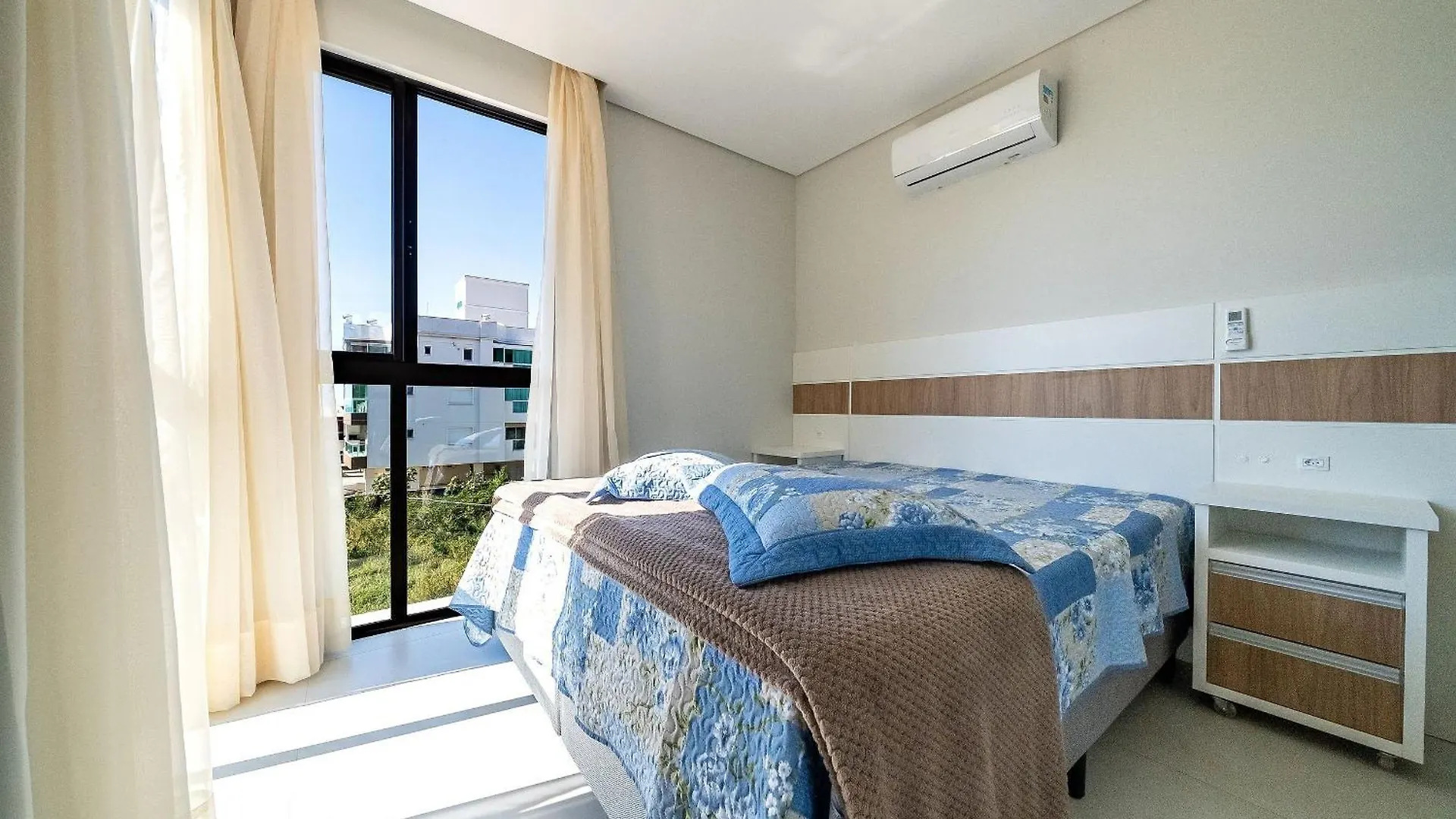 182 - Lindo Apartamento 2 Suites Em Mariscal Bombinhas 0*,  Brazilië