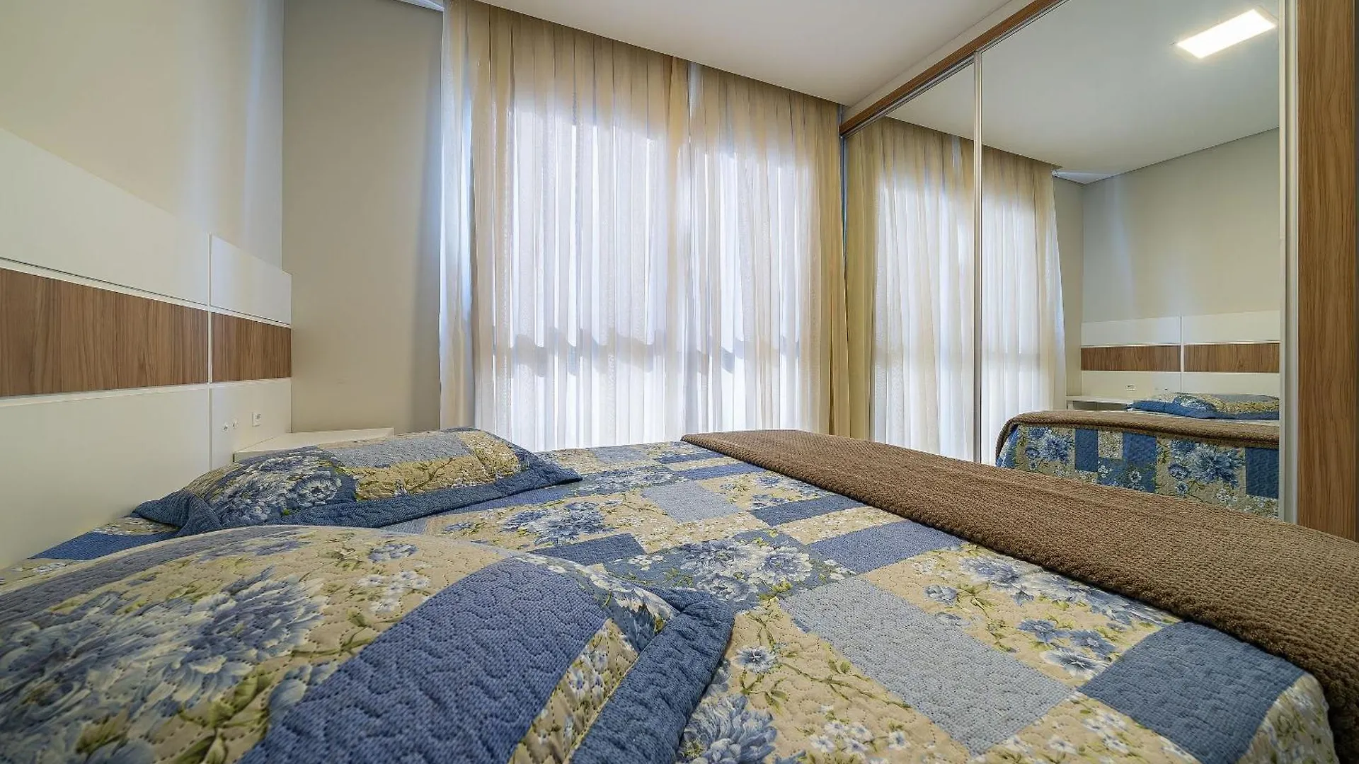 182 - Lindo Apartamento 2 Suites Em Mariscal Bombinhas Lägenhet